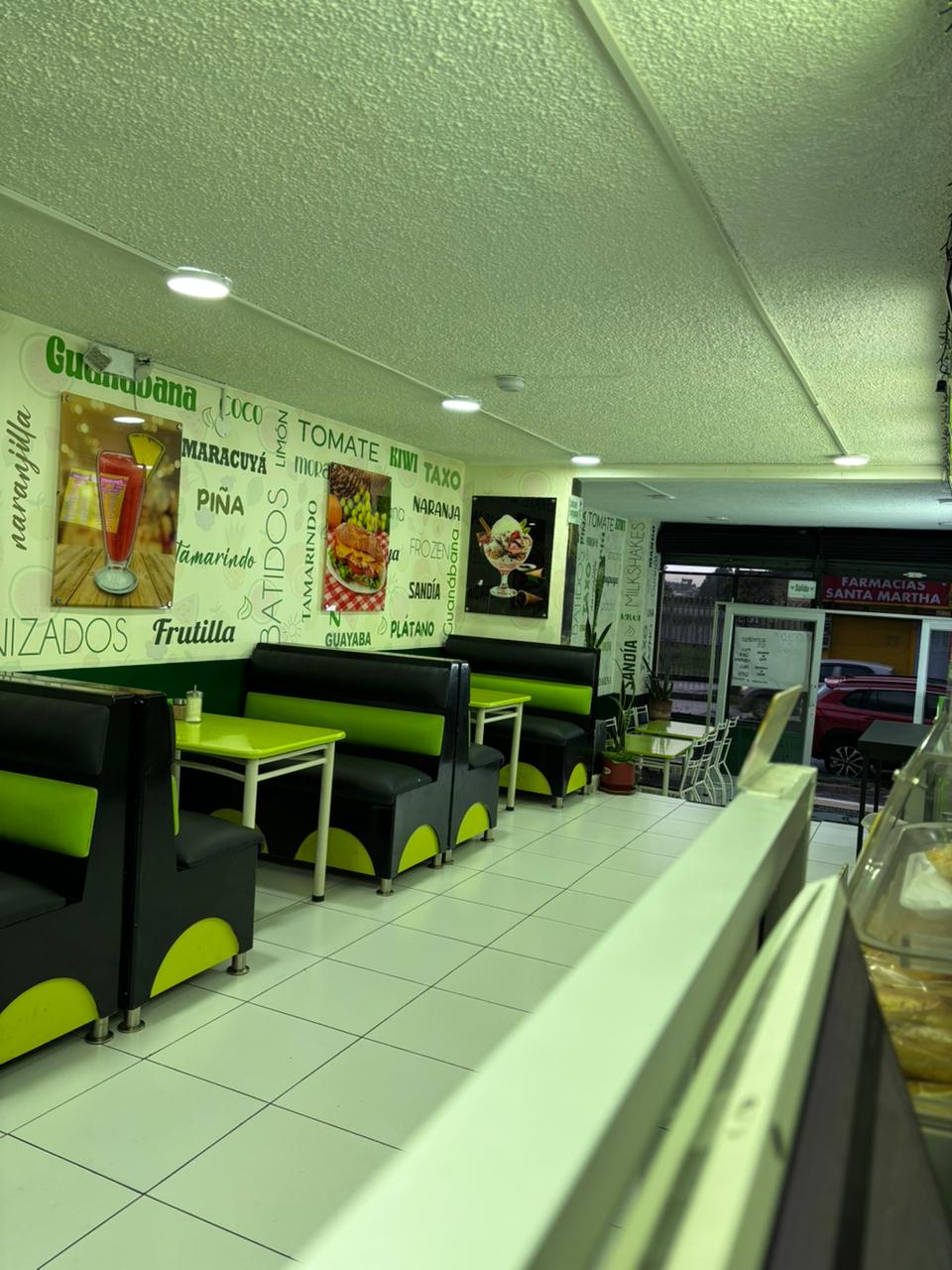 Interior del local y productos