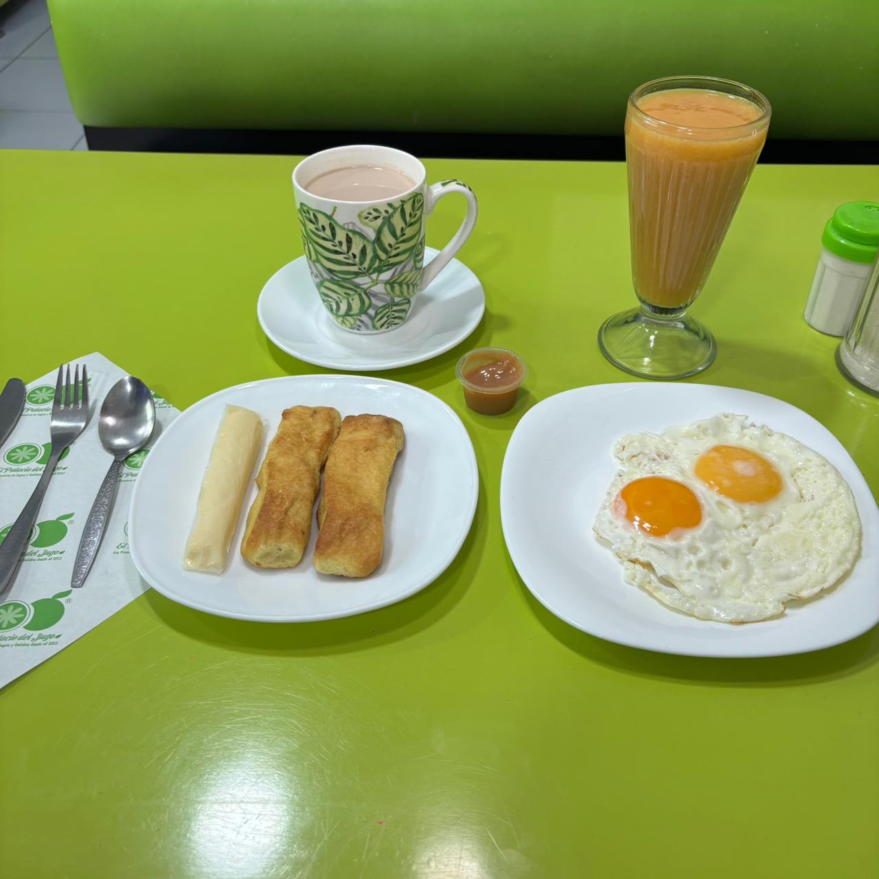 Desayuno Continental con Bizcochos